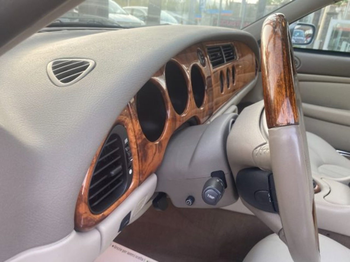 Jaguar XKR 4.0 Coupé (18)