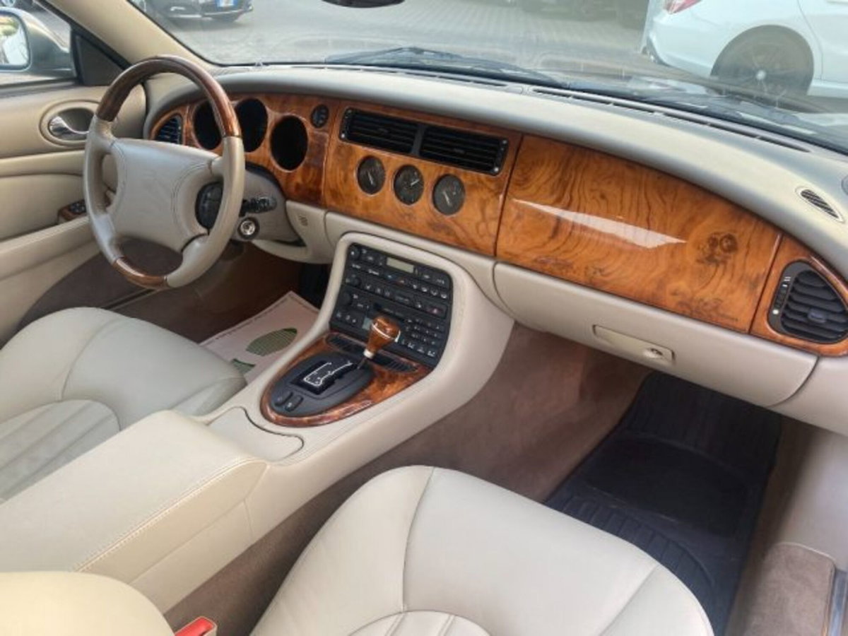 Jaguar XKR 4.0 Coupé (9)
