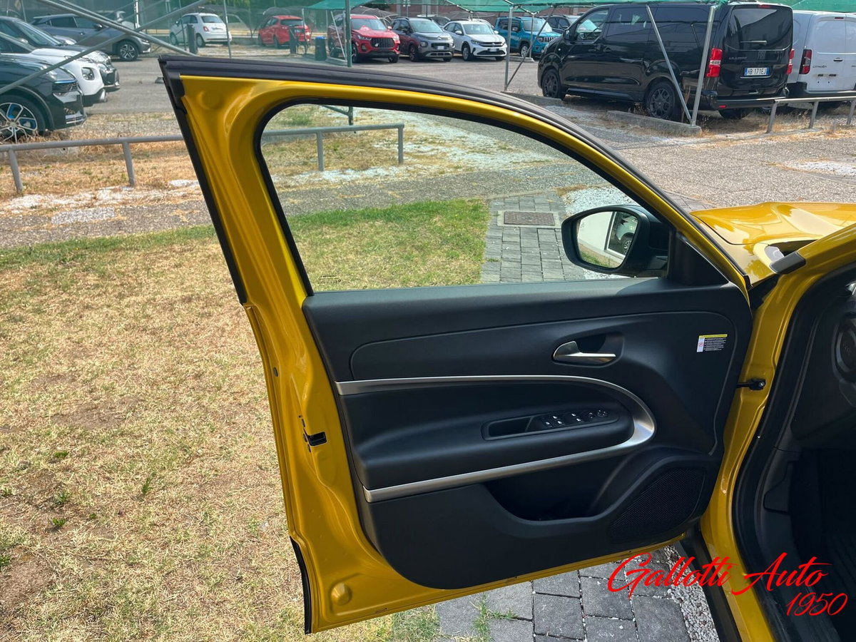 Jeep Avenger 1.2 turbo e-hybrid mhev Summit fwd 110cv edct6 (16)