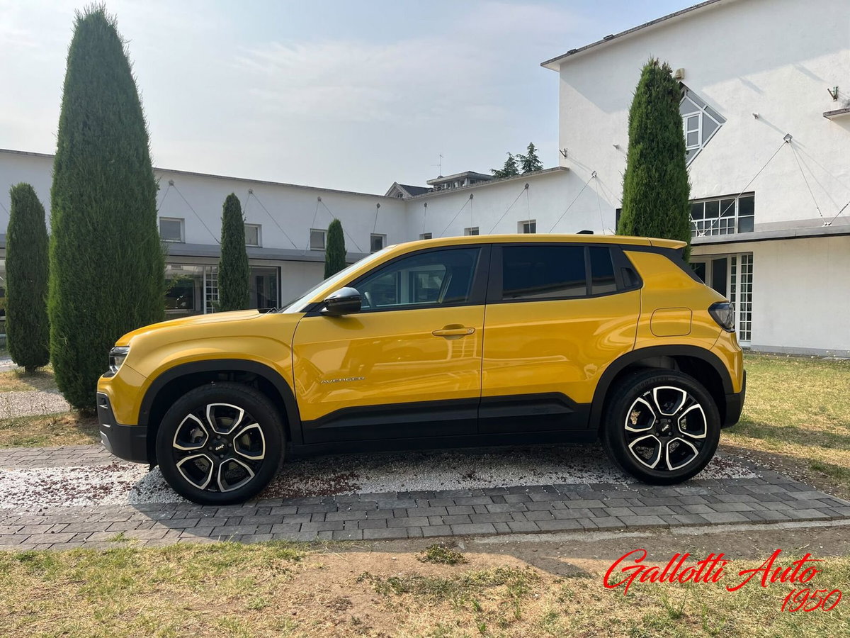 Jeep Avenger 1.2 turbo e-hybrid mhev Summit fwd 110cv edct6 (3)