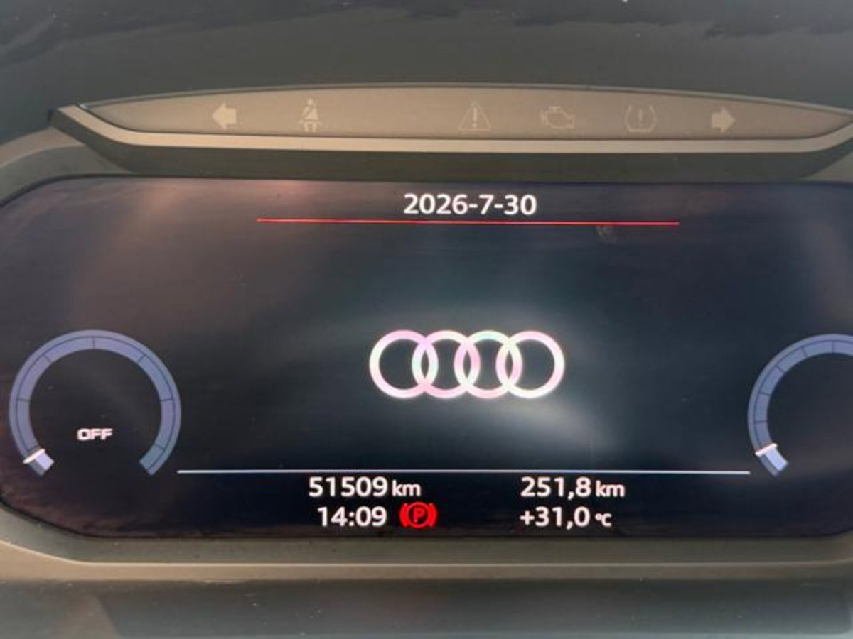 Audi Q3 35 TDI quattro S tronic Business (14)