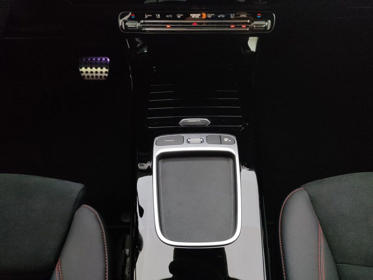 Mercedes-Benz Classe A Sedan 200 d AMG Line Premium Plus auto (13)
