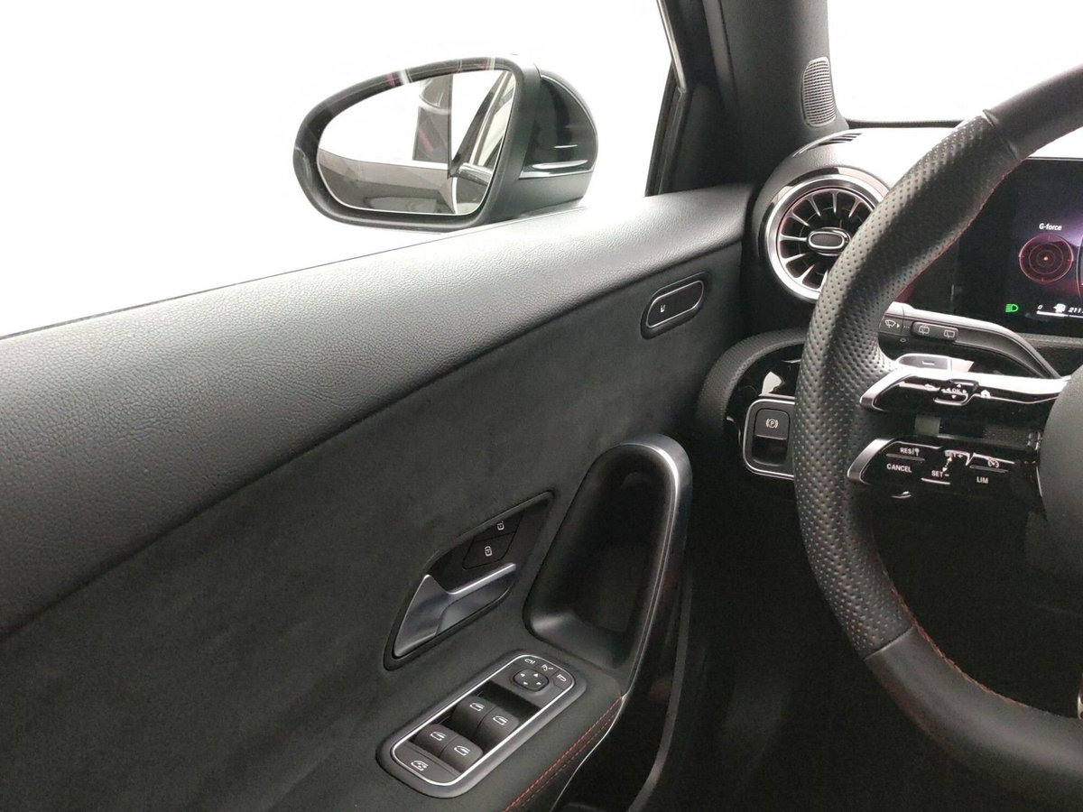 Mercedes-Benz Classe A Sedan 200 d AMG Line Premium Plus auto (17)