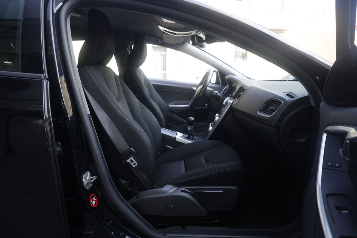 Volvo V60 D2 1.6 Kinetic (11)