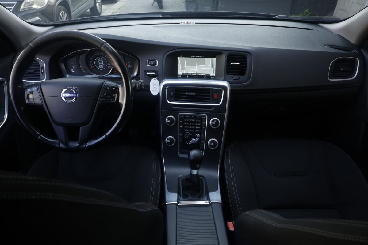 Volvo V60 D2 1.6 Kinetic (2)