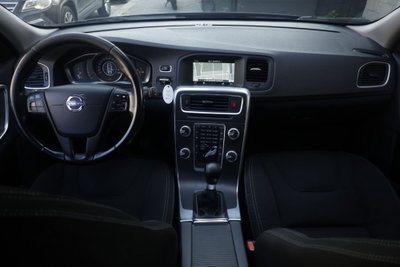 Volvo V60 D2 1.6 Kinetic (2)