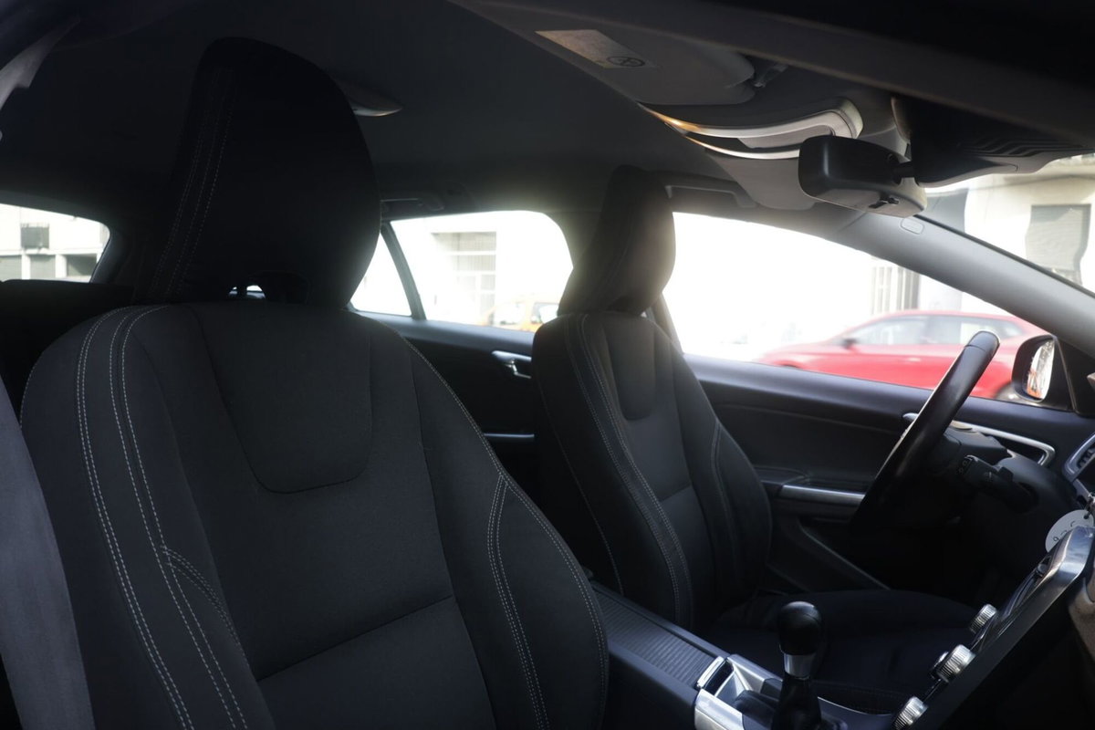 Volvo V60 D2 1.6 Kinetic (6)