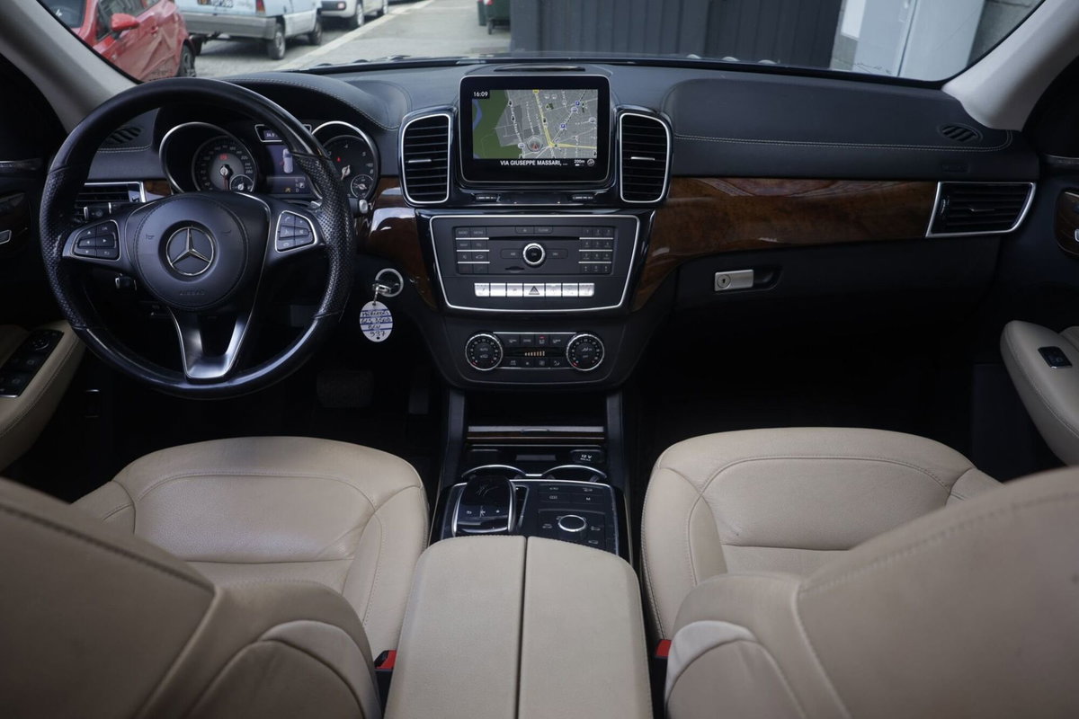 Mercedes-Benz GLS 350 d 4Matic Premium Plus (2)