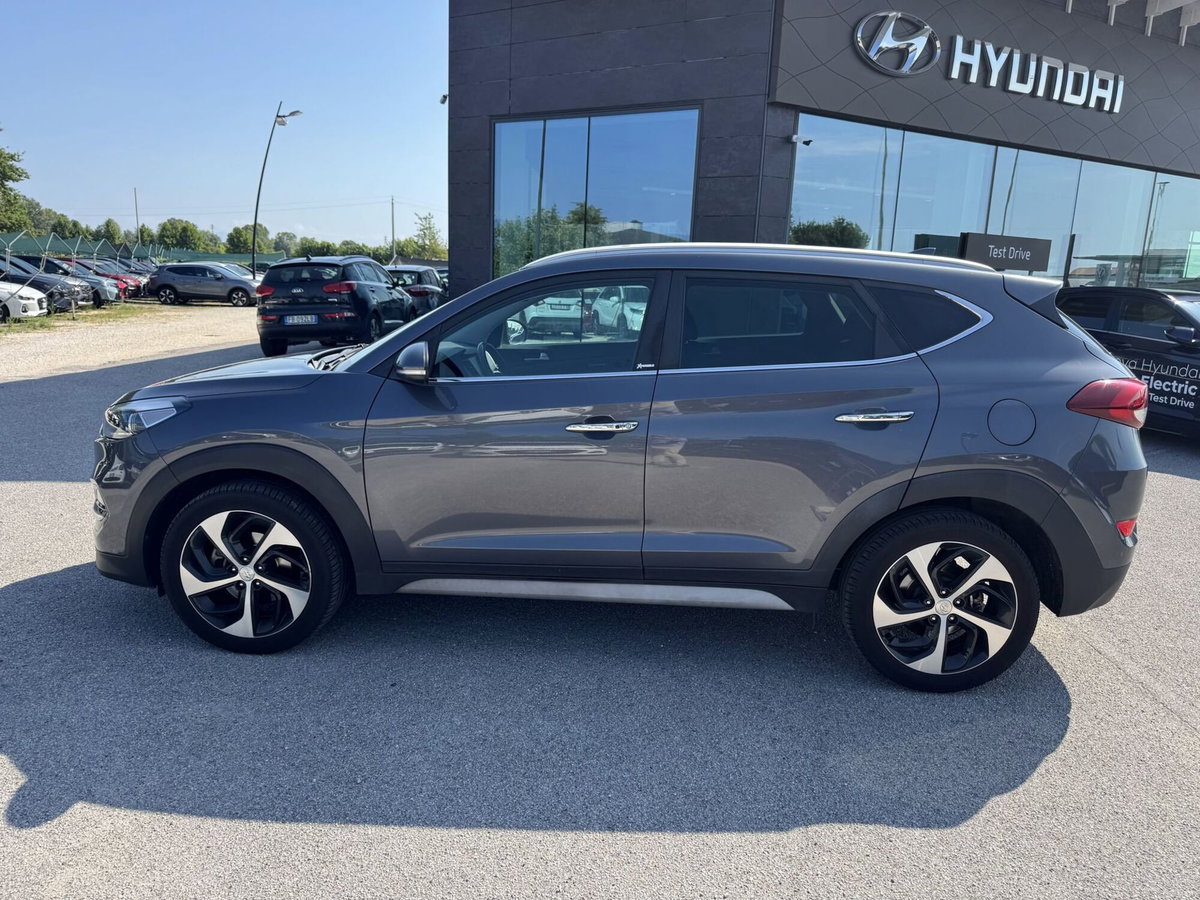 Hyundai Tucson 1.7 CRDi XPossible (2)