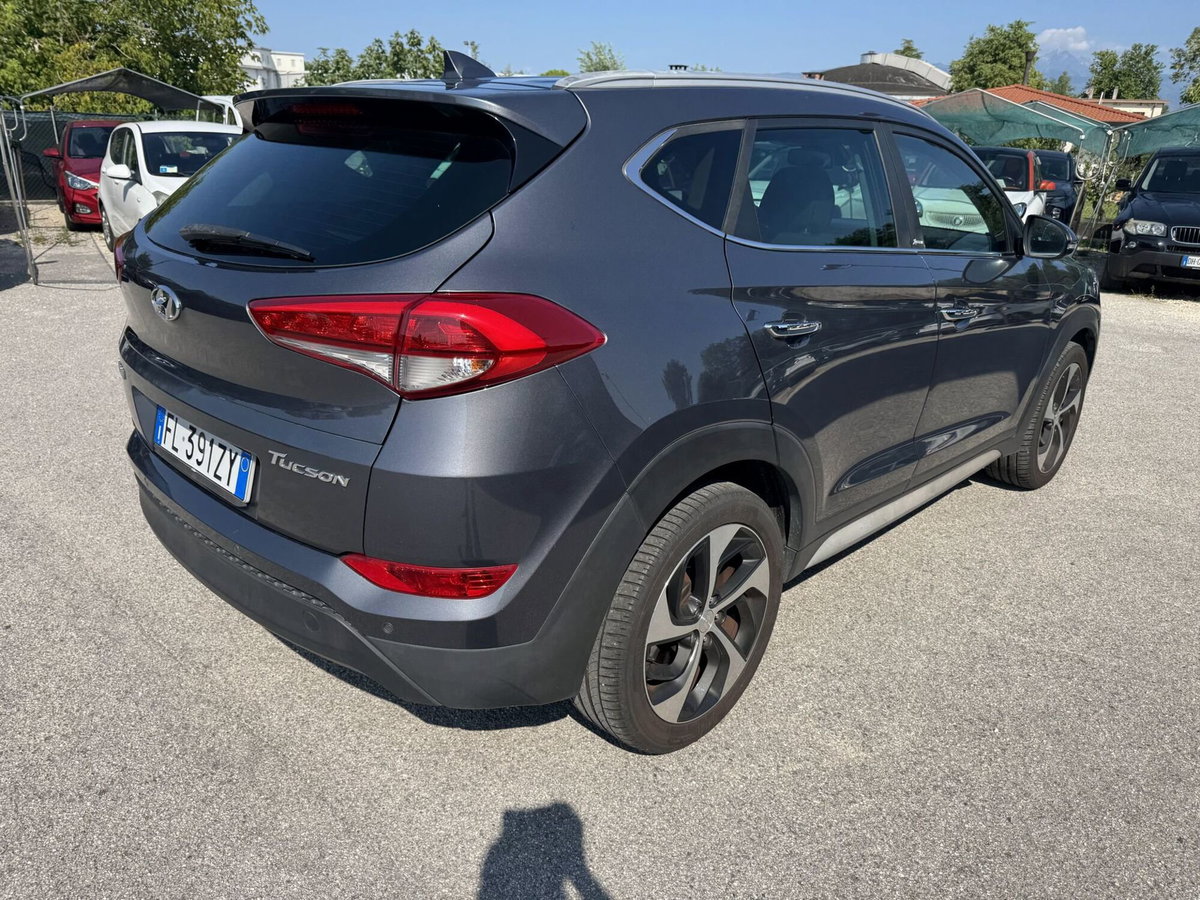 Hyundai Tucson 1.7 CRDi XPossible (5)