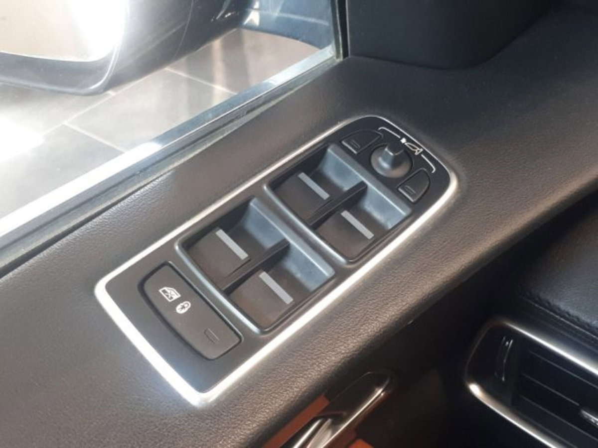 Jaguar F-Pace 2.0 D 180 CV AWD aut. Portfolio (15)