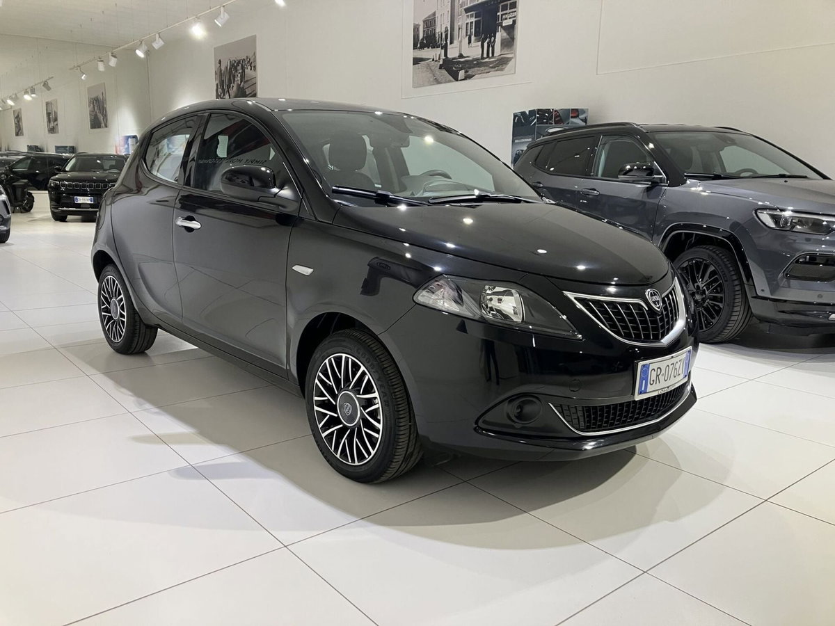 Lancia Ypsilon 1.0 FireFly 5 porte S&S Hybrid Gold Plus (3)