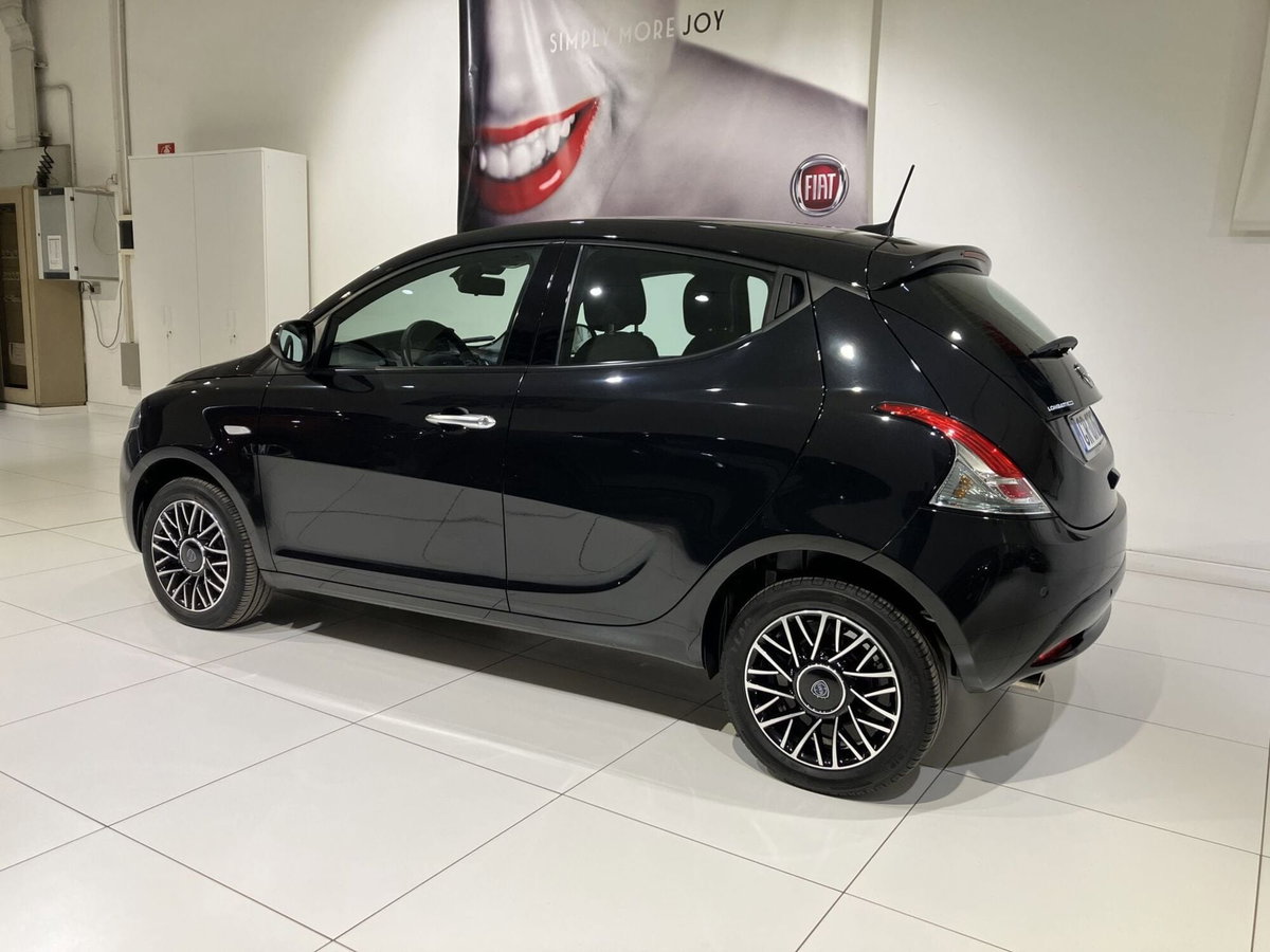 Lancia Ypsilon 1.0 FireFly 5 porte S&S Hybrid Gold Plus (4)