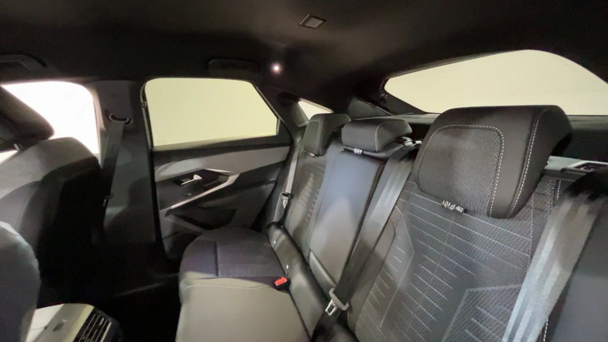Peugeot 3008 1.2 hybrid GT 145cv e-dcs6 (15)