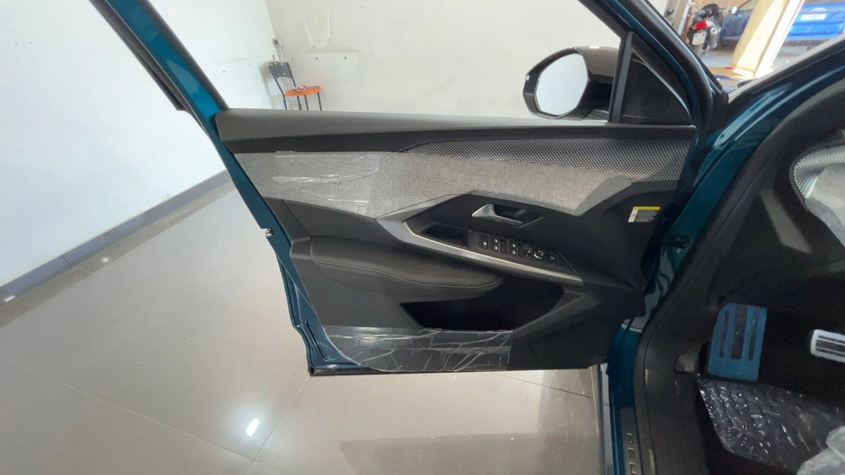 Peugeot 3008 1.2 hybrid GT 145cv e-dcs6 (17)