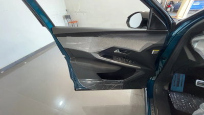 Peugeot 3008 1.2 hybrid GT 145cv e-dcs6 (17)