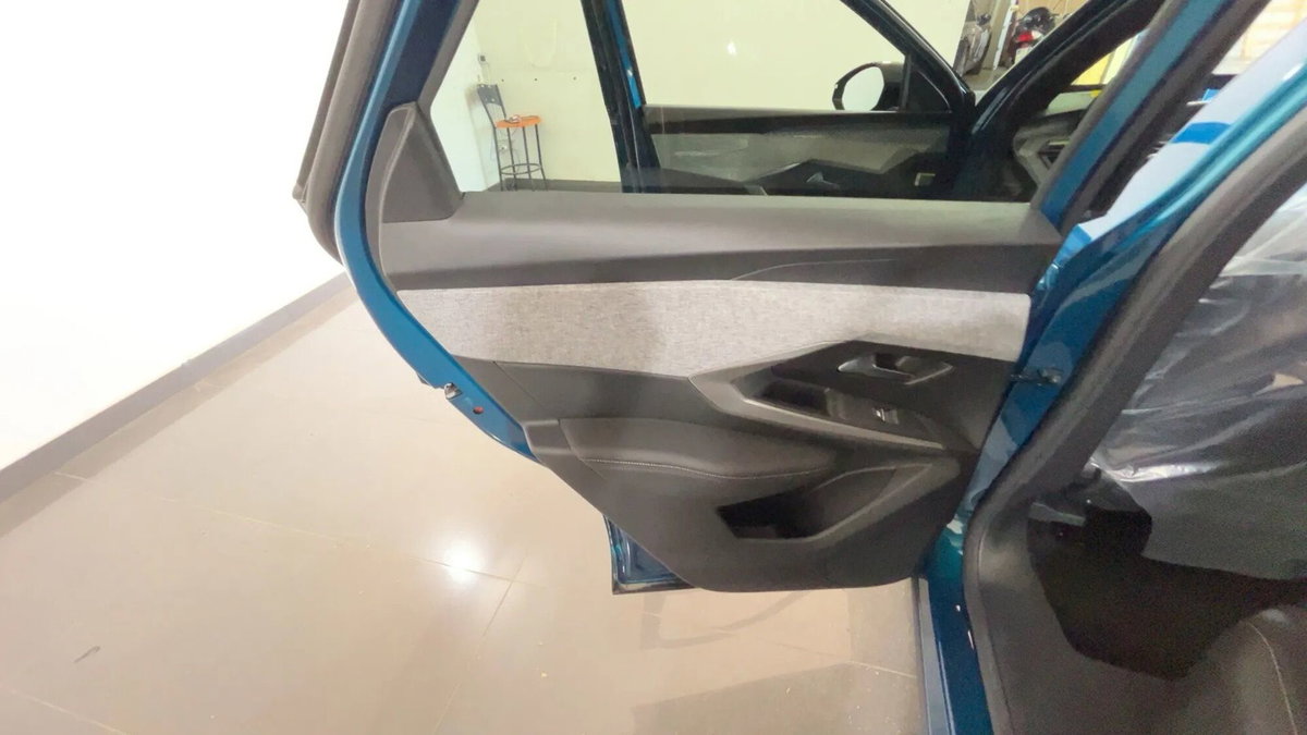 Peugeot 3008 1.2 hybrid GT 145cv e-dcs6 (18)