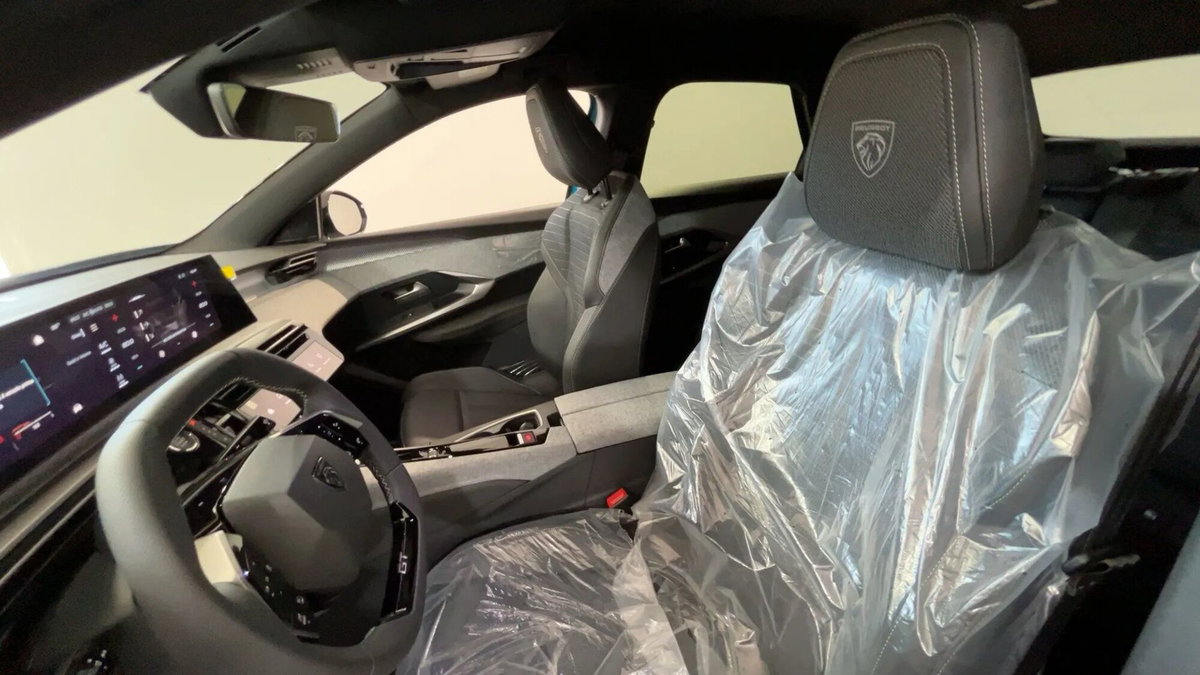 Peugeot 3008 1.2 hybrid GT 145cv e-dcs6 (8)