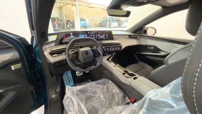 Peugeot 3008 1.2 hybrid GT 145cv e-dcs6 (9)