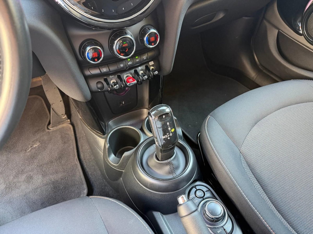 MINI Mini 1.5 Cooper Essential 5 porte (11)