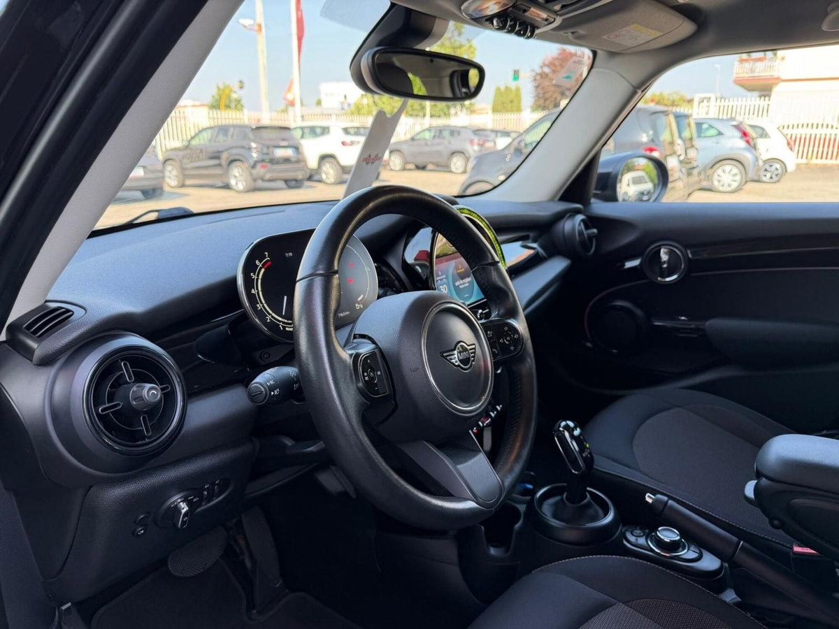 MINI Mini 1.5 Cooper Essential 5 porte (13)