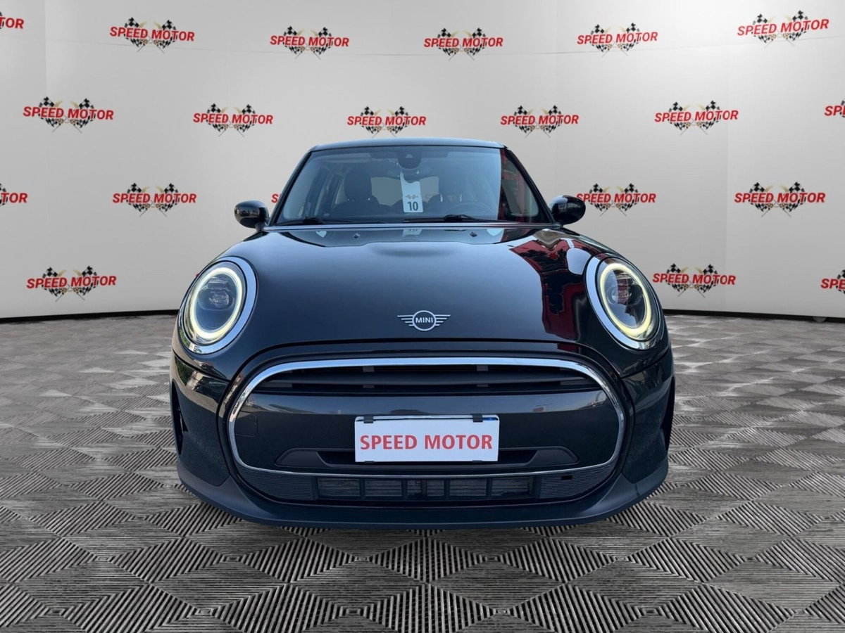 MINI Mini 1.5 Cooper Essential 5 porte (2)