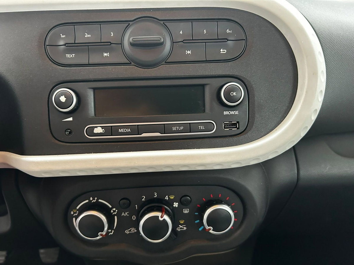 Renault Twingo 1.0 SCe Live (11)