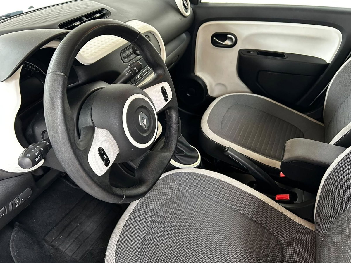 Renault Twingo 1.0 SCe Live (8)