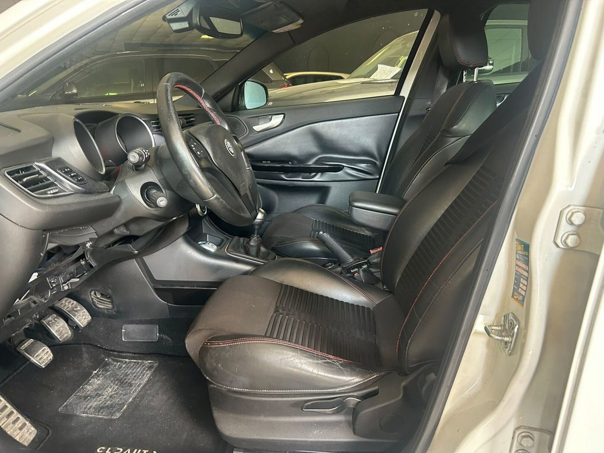 Alfa Romeo Giulietta 2.0 JTDm-2 Exclusive 170cv (5)