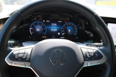 Volkswagen Golf Variant 2.0 TDI SCR DSG Life (10)