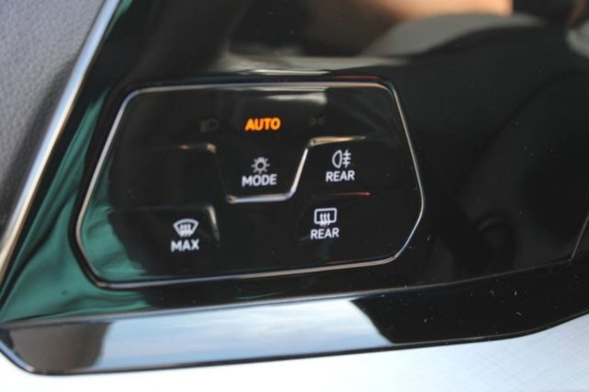 Volkswagen Golf Variant 2.0 TDI SCR DSG Life (13)