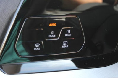 Volkswagen Golf Variant 2.0 TDI SCR DSG Life (13)