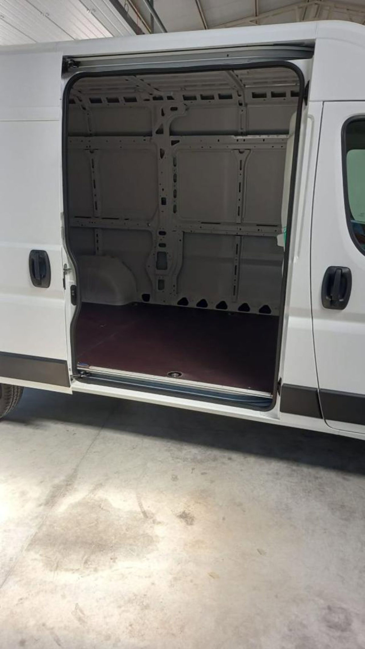Peugeot Boxer Furgone 335 2.2 BlueHDi 140 S&S PM-TM Furgone Vetrato (10)