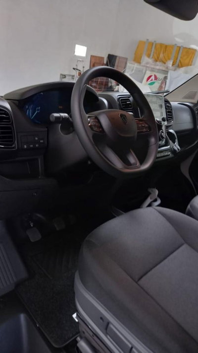 Peugeot Boxer Furgone 335 2.2 BlueHDi 140 S&S PM-TM Furgone Vetrato (7)