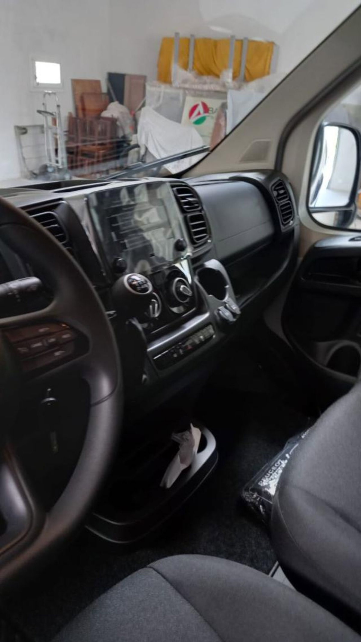 Peugeot Boxer Furgone 335 2.2 BlueHDi 140 S&S PM-TM Furgone Vetrato (8)