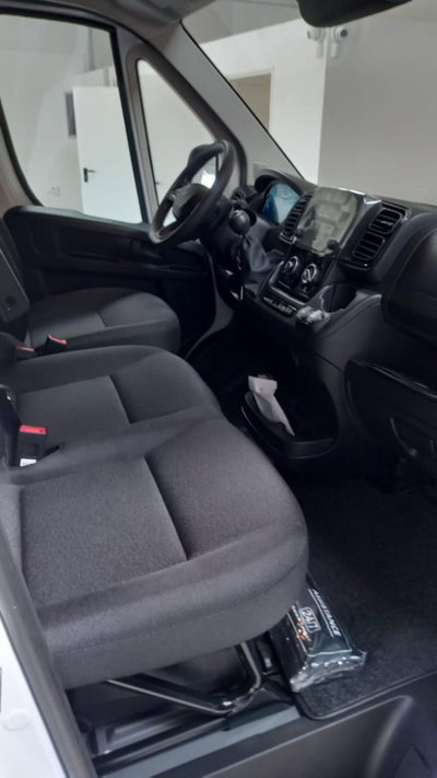 Peugeot Boxer Furgone 335 2.2 BlueHDi 140 S&S PM-TM Furgone Vetrato (9)