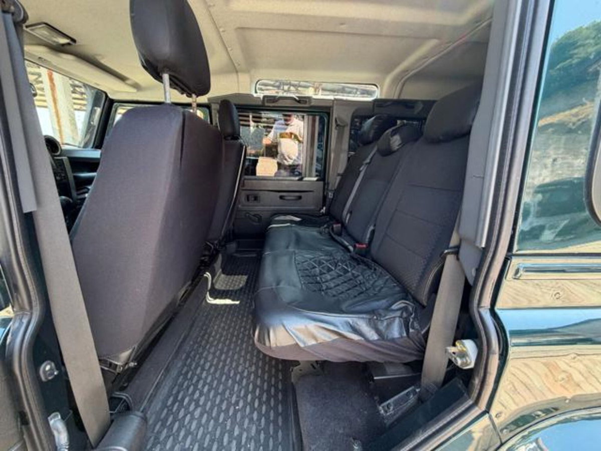 Land Rover Defender 110 2.2 TD4 Station Wagon N1 (11)