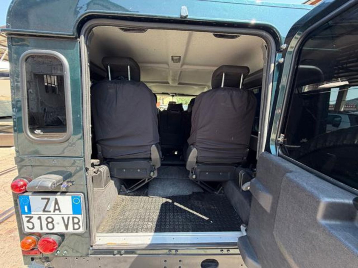 Land Rover Defender 110 2.2 TD4 Station Wagon N1 (12)