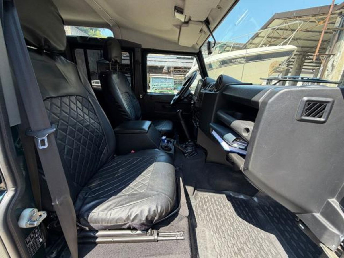 Land Rover Defender 110 2.2 TD4 Station Wagon N1 (15)