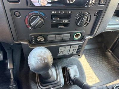 Land Rover Defender 110 2.2 TD4 Station Wagon N1 (17)
