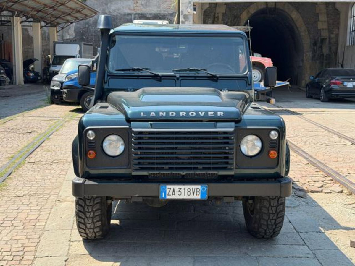 Land Rover Defender 110 2.2 TD4 Station Wagon N1 (3)