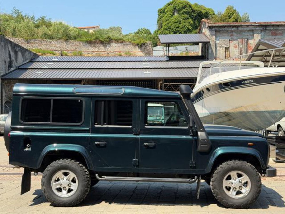 Land Rover Defender 110 2.2 TD4 Station Wagon N1 (4)