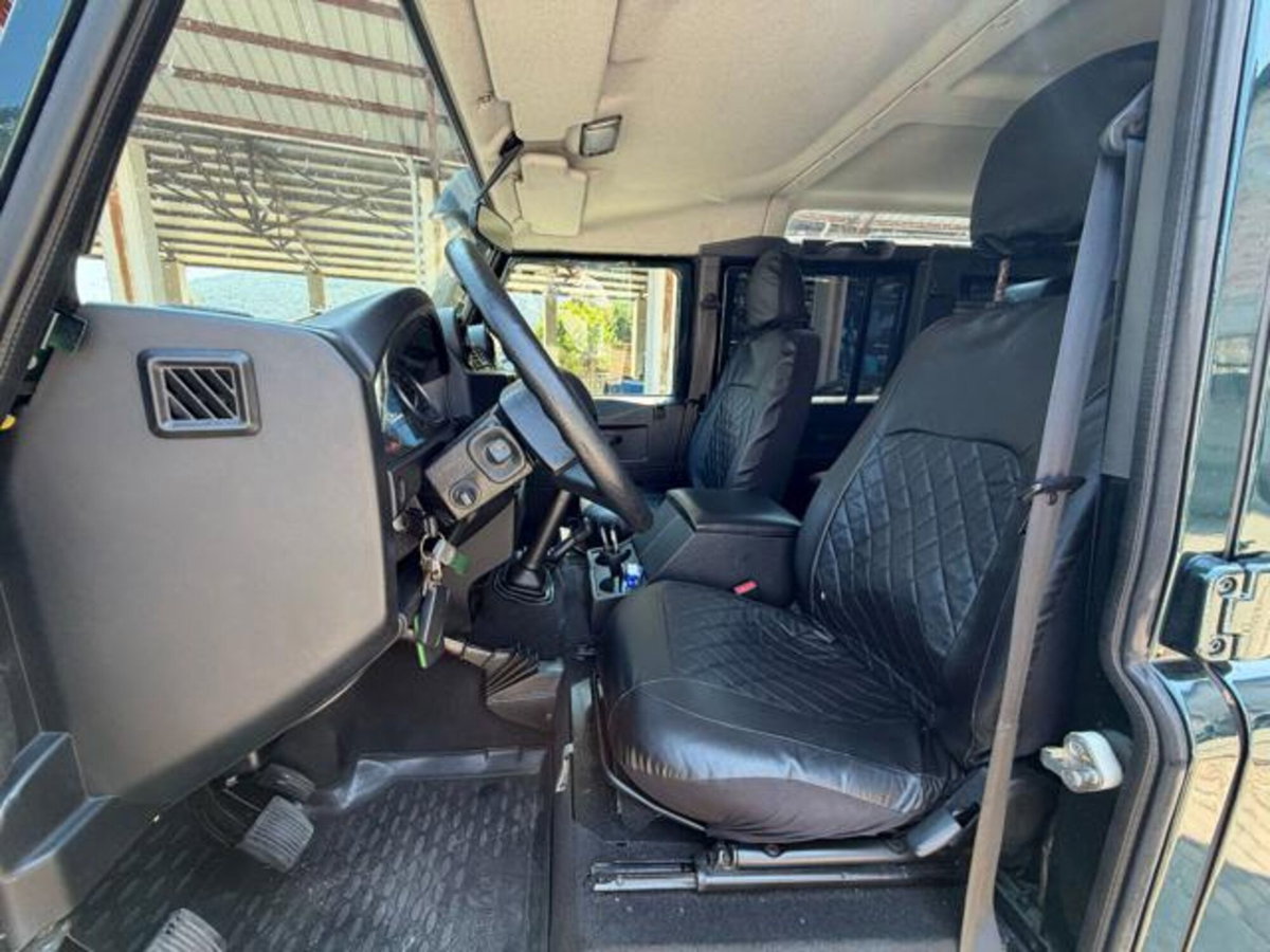 Land Rover Defender 110 2.2 TD4 Station Wagon N1 (9)