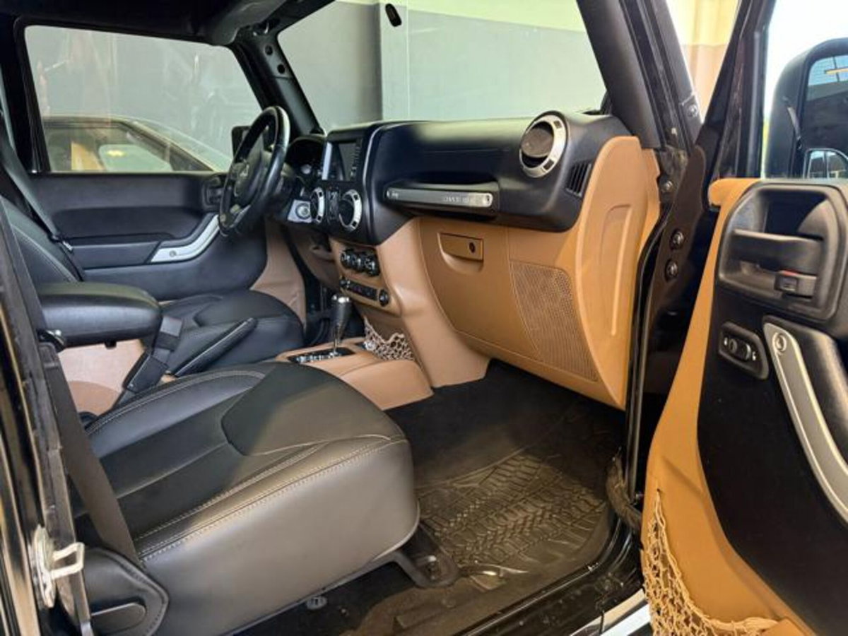 Jeep Wrangler Unlimited 3.6 V6 Sahara Auto (17)
