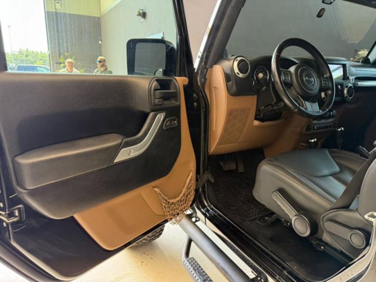 Jeep Wrangler Unlimited 3.6 V6 Sahara Auto (7)