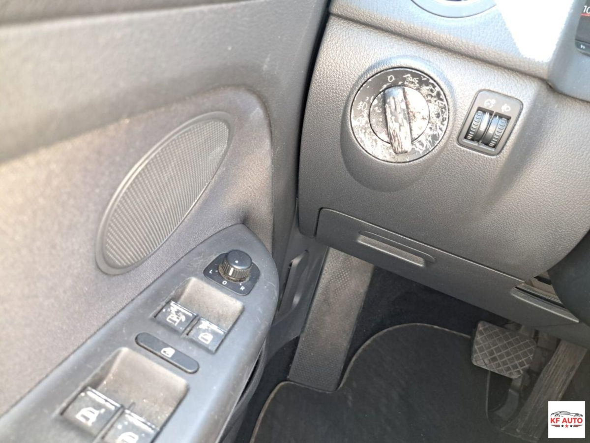 Volkswagen Golf Plus 2.0 16V TDI DSG Sportline (14)