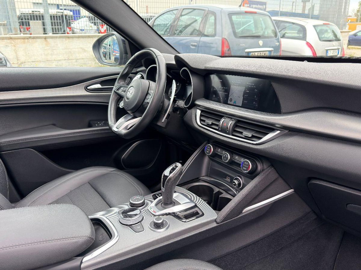 Alfa Romeo Stelvio 2.2 t Sprint Q4 210cv auto (11)