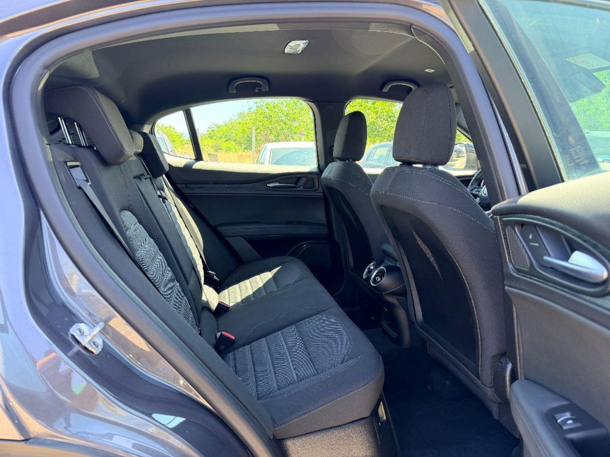 Alfa Romeo Stelvio 2.2 t Veloce rwd 160cv auto (8)