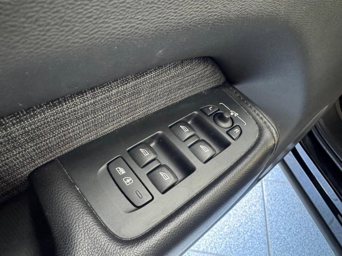 Volvo XC60 B4 automatico Core (19)