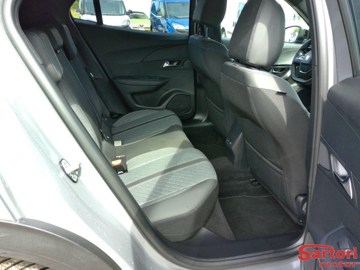Peugeot 2008 PureTech 100 S&S Allure (11)